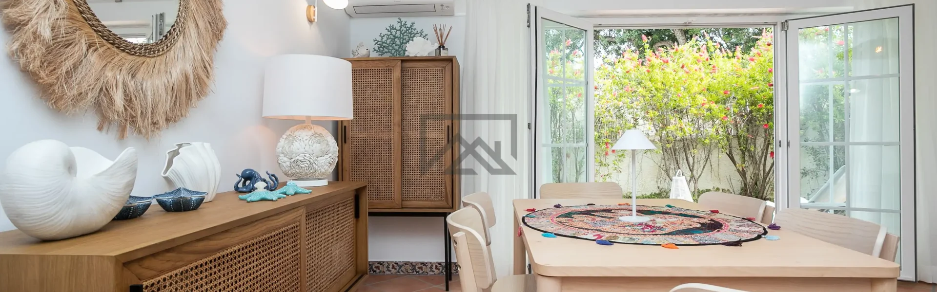 Sala luminosa de apartamento T1 na Aldeia Formosa, Cabanas de Tavira
