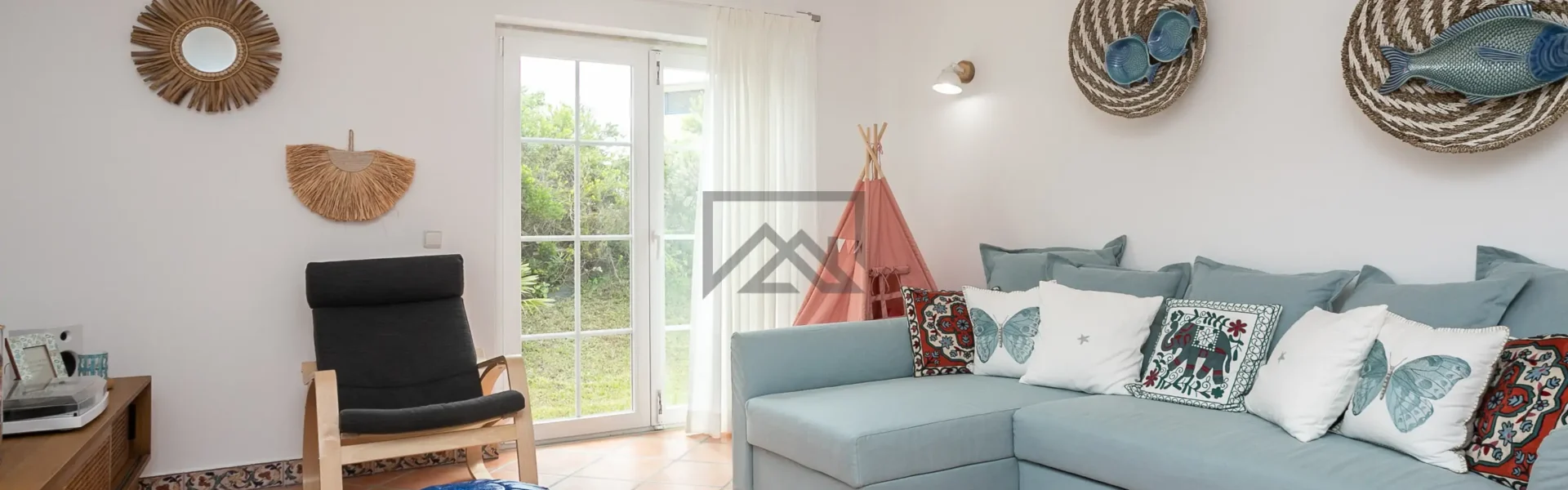 Sala luminosa de apartamento T1 na Aldeia Formosa, Cabanas de Tavira
