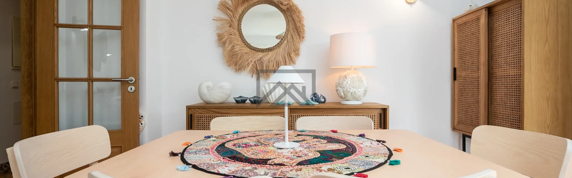 Sala luminosa de apartamento T1 na Aldeia Formosa, Cabanas de Tavira