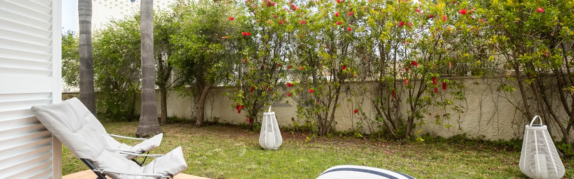 Pátio privado com jardim em apartamento T1 na Aldeia Formosa, Cabanas de Tavira