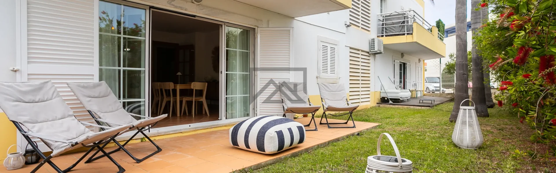 Pátio privado com jardim em apartamento T1 na Aldeia Formosa, Cabanas de Tavira