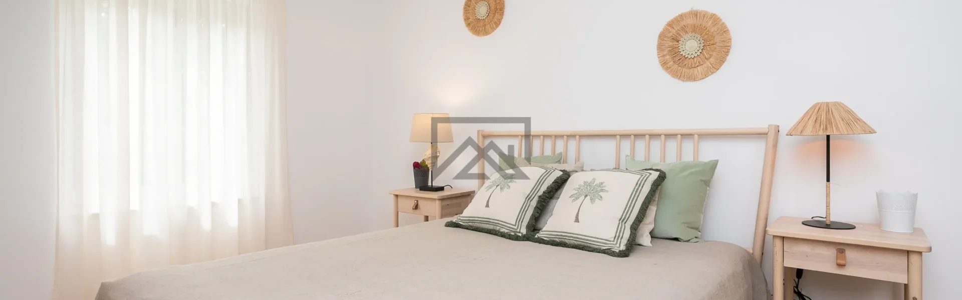 Quarto com roupeiro embutido em apartamento T1 na Aldeia Formosa