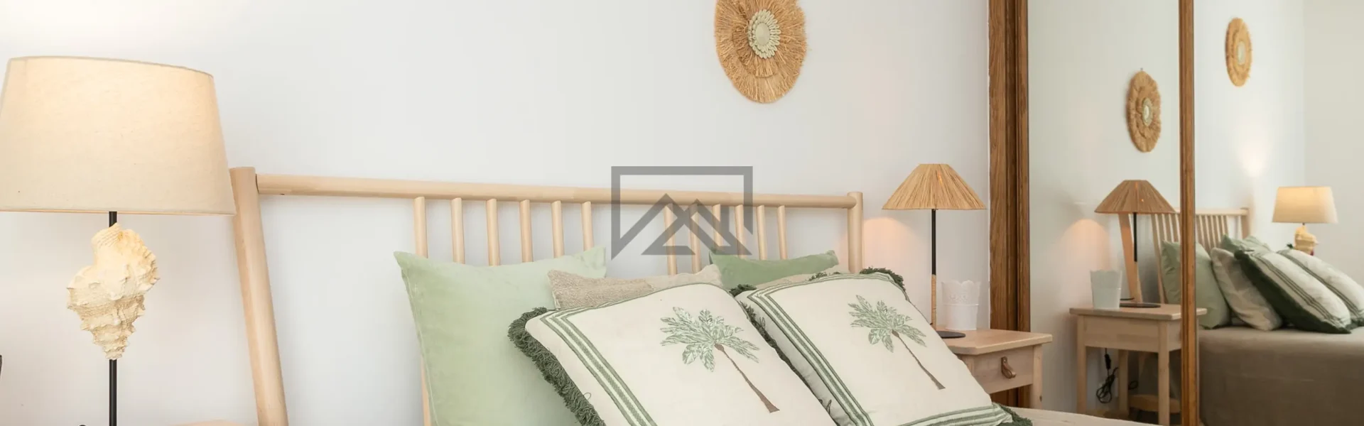 Quarto com roupeiro embutido em apartamento T1 na Aldeia Formosa