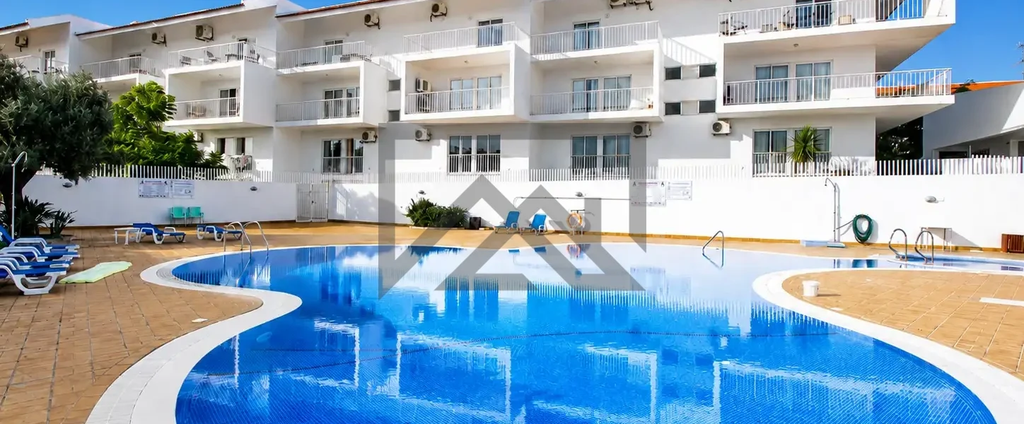 Apartamento T2 na Costa de Cabanas em Cabanas de Tavira, cozinha renovada e sala em open space