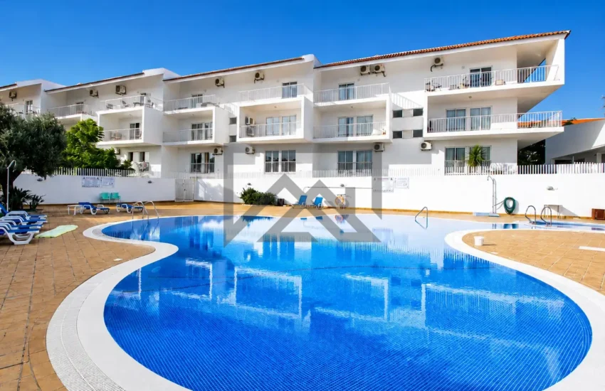 Apartamento T2 na Costa de Cabanas em Cabanas de Tavira, cozinha renovada e sala em open space