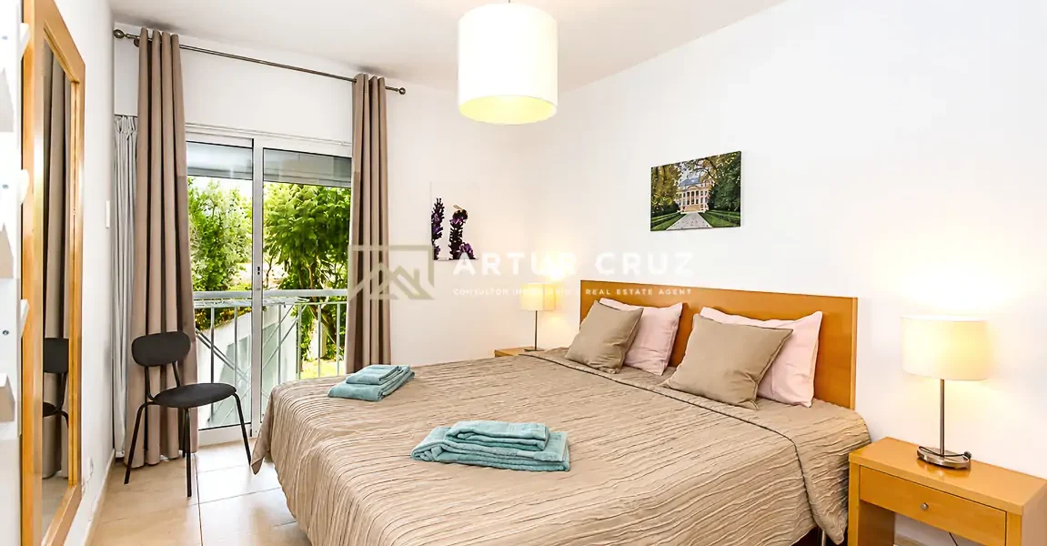 Apartamento T2 na Costa de Cabanas em Cabanas de Tavira, cozinha renovada e sala em open space