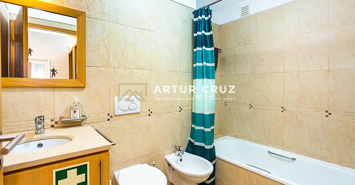 Apartamento T2 na Costa de Cabanas em Cabanas de Tavira, cozinha renovada e sala em open space